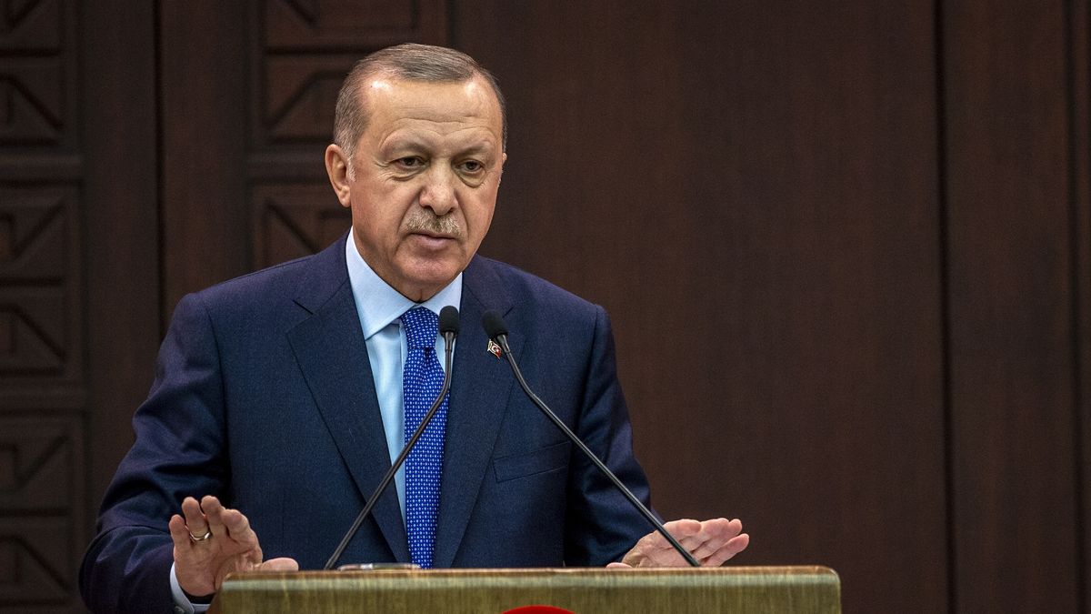 ANKARA, TURKEY - MARCH 18: President of Turkey, Recep Tayyip Erdogan speaks during a press conference held after the coordination meeting of fight against coronavirus (COVID-19) process at the Cankaya Palace in Ankara, Turkey on March 18, 2020. (Photo by Ali Balikci/Anadolu Agency via Getty Images)