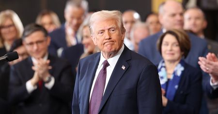 Donald Trump usuwa nominatów Bidena. Pracę straci ponad 1000 osób