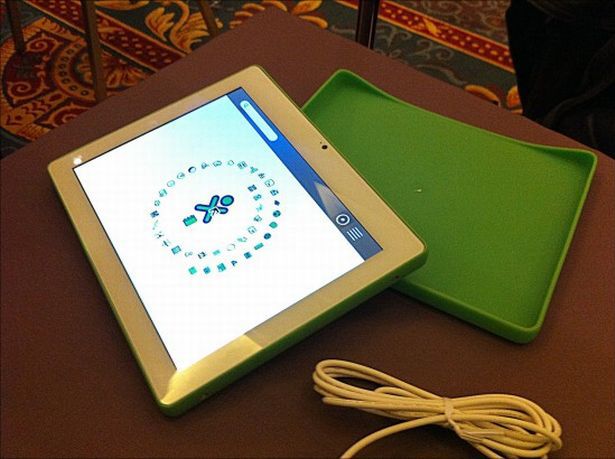OLPC XO-3 nietypowy tablet z CES 2012 [wideo]