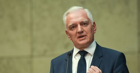 Niedziela handlowa 6 grudnia pod znakiem zapytania? Jarosław Gowin komentuje