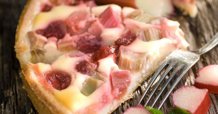Ciasto z rabarbarem. Sezonowy klasyk, który osłodzi popołudnie