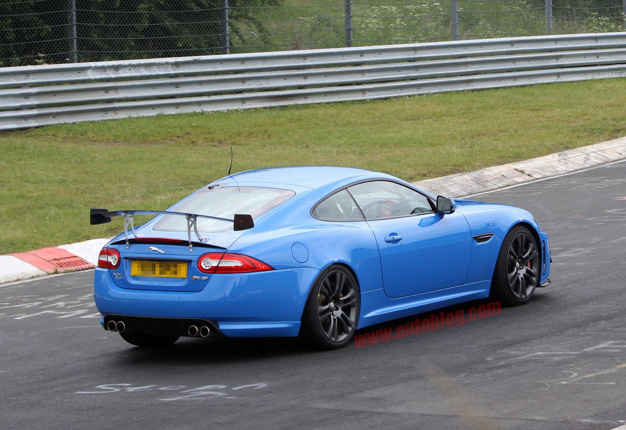 Surowszy Jaguar XKR-S? (zdjęcia szpiegowskie)