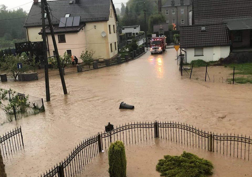 Śląskie. 268 razy interweniowała w czwartek śląska straż pożarna, usuwając skutki burz i intensywnego deszczu.