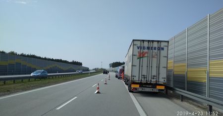 Prawie trzy promile za kierownicą ciężarówki. Kierowca TIR-a jechał zygzakiem
