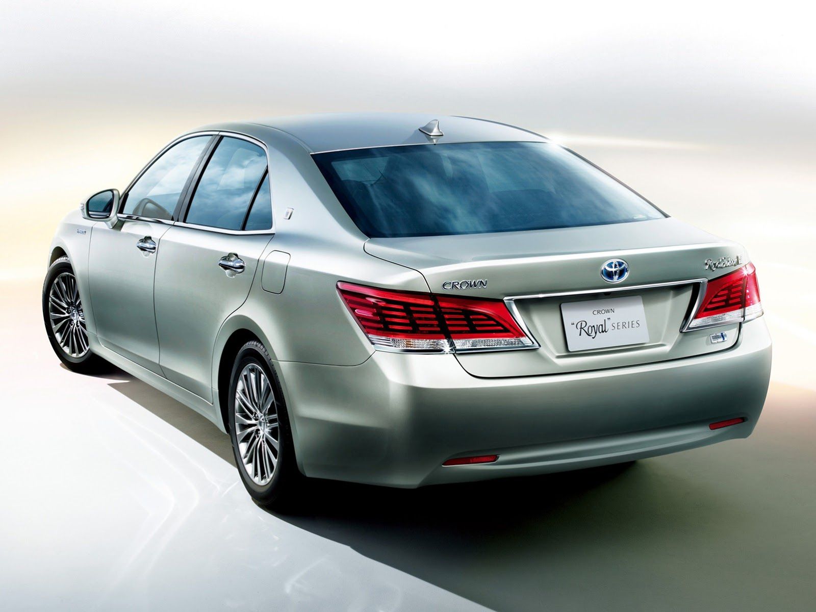 2013 Toyota Crown Royal