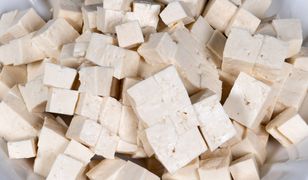 Masz 50 lat? Dietetyk poleca te produkty na kolację, bo nie tuczą i ułatwiają zasypianie