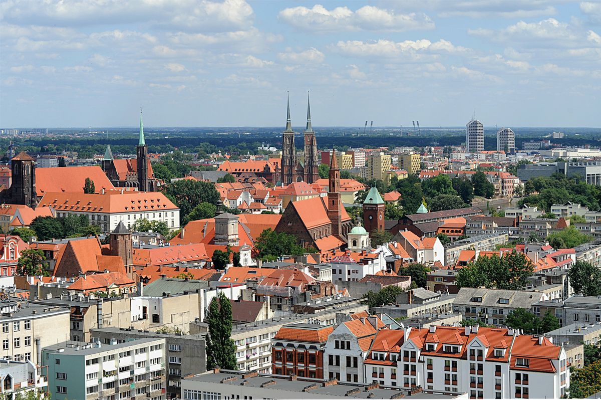 Zarówno polscy, jak i zagraniczni turyści uwielbiają Wrocław, w którym nie brakuje różnej klasy hoteli 