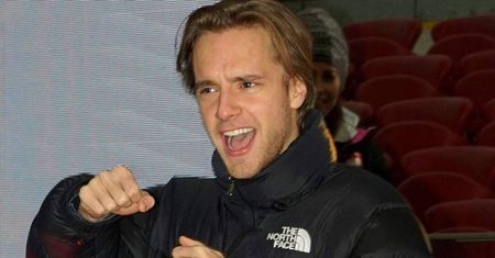 Maciej Musiał odsłonił umięśniony brzuch. Doprowadził fanki do szaleństwa