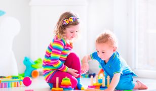 Prezenty gwiazdkowe 2021 – jakie zabawki podarować dzieciom w różnym wieku?