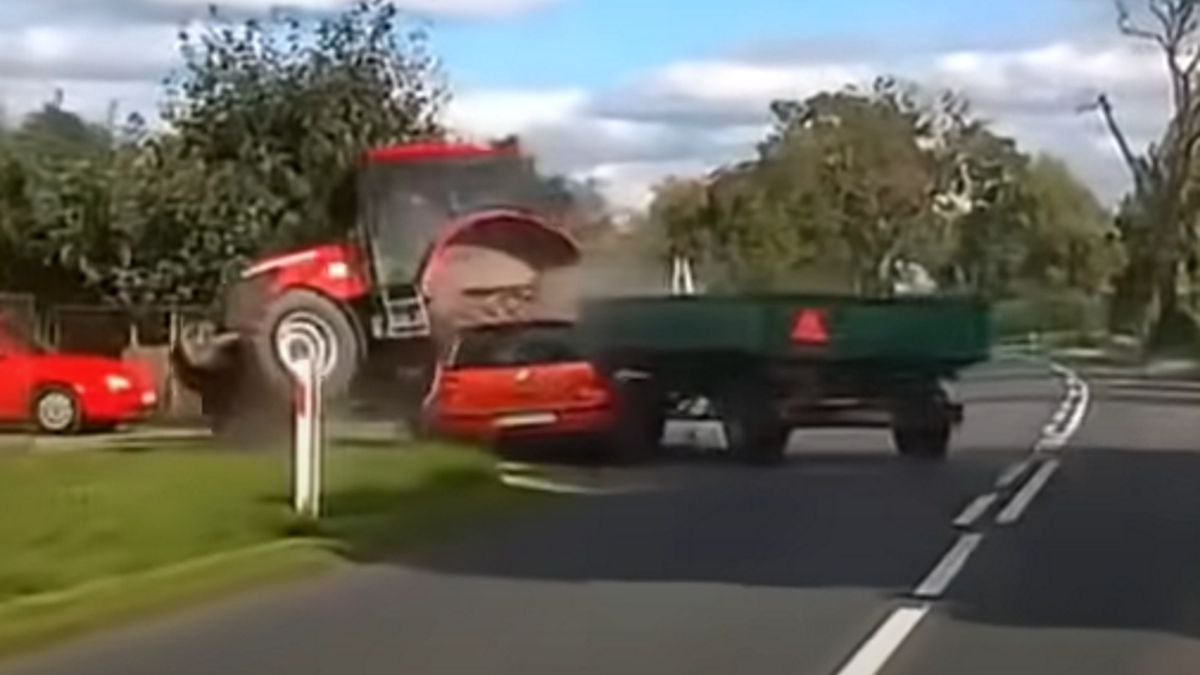 Golf staranował ciągnik rolniczy