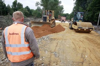 Dolny Śląsk odbuduje drogi po powodzi. 72 miliony euro z Unii trafi na remonty infrastruktury. Gdzie pojawią się drogowcy?