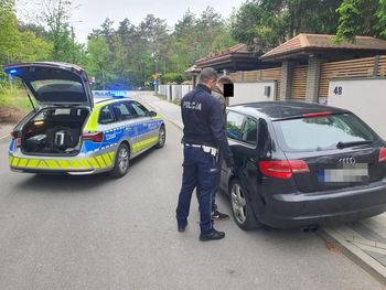 "Myślałem, że mam jeszcze promile". Kierowca Audi uciekał przed policją i wpadł na marihuanę