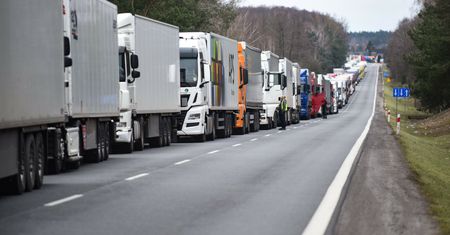 Zamknięcie granicy z Białorusią dla ruchu towarowego? Wiceszef MSZ: dojrzewamy do tego