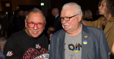 Wałęsa zapomniał o WOŚP? Kłopotliwa sytuacja przed kościołem