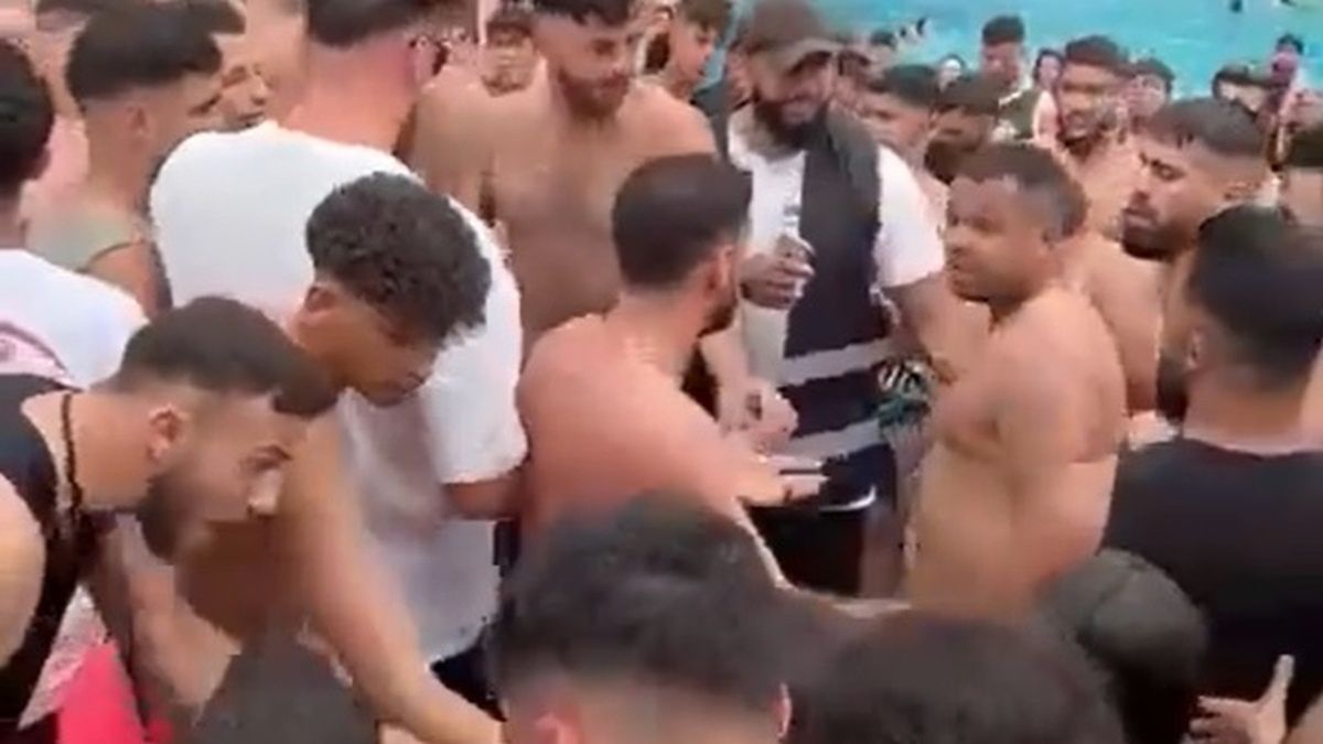 W bijatyce na basenie w Berlinie udział wzięło blisko 100 osób 