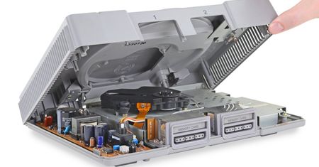 PlayStation kończy 25 lat. Czym różni się pierwsza konsola od PS4?