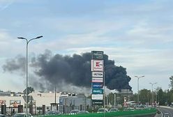 Dym widać z kilkudziesięciu kilometrów. "Zamykać okna"