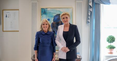 Ekspert komentuje strój Agaty Dudy. Wygląda jak Alexis Colby z serialu Dynastia