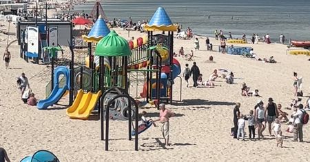 Wideo z polskiego kurortu. Tak wyglądały plaża i deptak