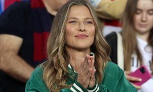 Wskoczyła w najmodniejsze spodnie na jesień. To model uwielbiany przez Polki