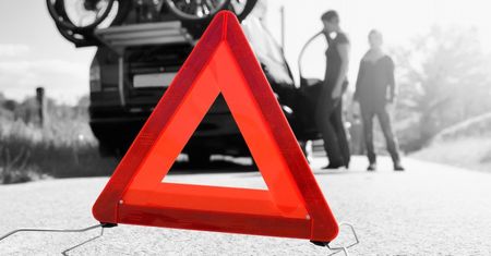 Wypadek lub stłuczka na drodze, na parkingu - co robić i co ze zniżkami OC?