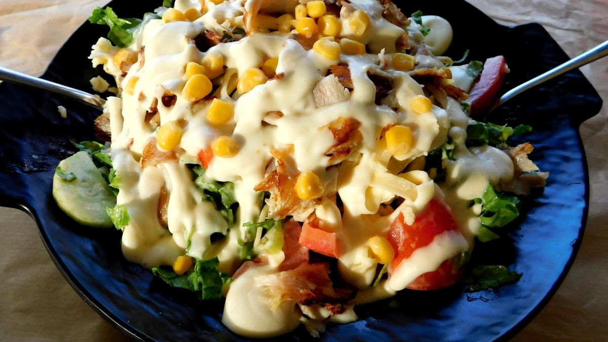 Sałatka lepsza niż gyros jest idealna na rodzinne spotkanie