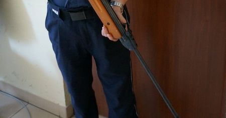 Śląskie. Pijany w Raciborzu urządził polowanie z wiatrówki. Trafił rowerzystkę