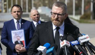 Braun zorganizował piknik bez maseczek. Policja bada sprawę, poseł Konfederacji zazdrości