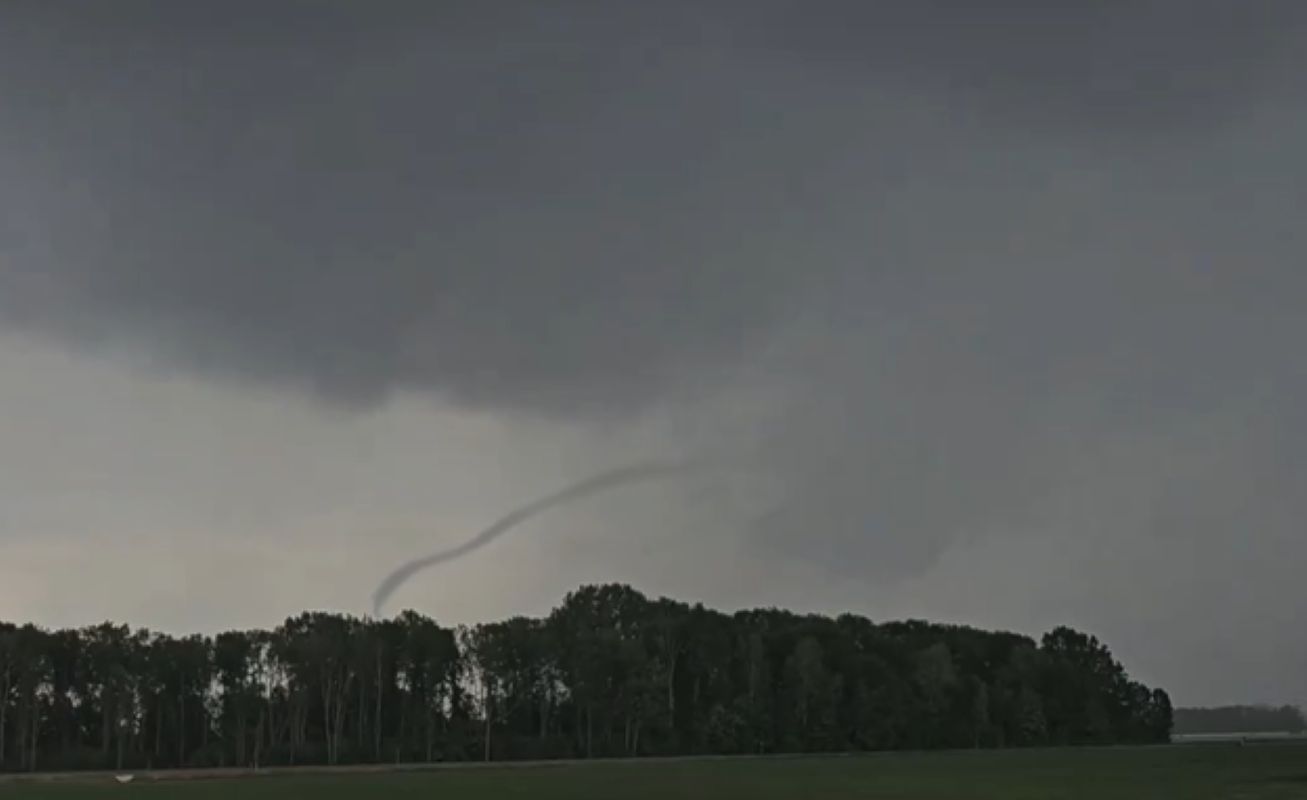 Na Dolnym Śląsku zaobserwowano leje kondensacyjne. Tak zaczyna się trąba powietrzna.