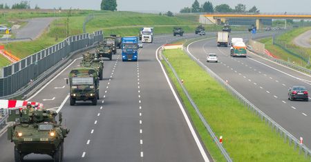Wojskowe kolumny na polskich drogach. Zmierzają na wschód