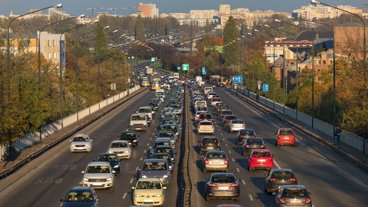 Strefa czystego transportu to wydzielony obszar, po którym mogą poruszać się wyłącznie pojazdy spełniające odpowiednie normy emisji spalin