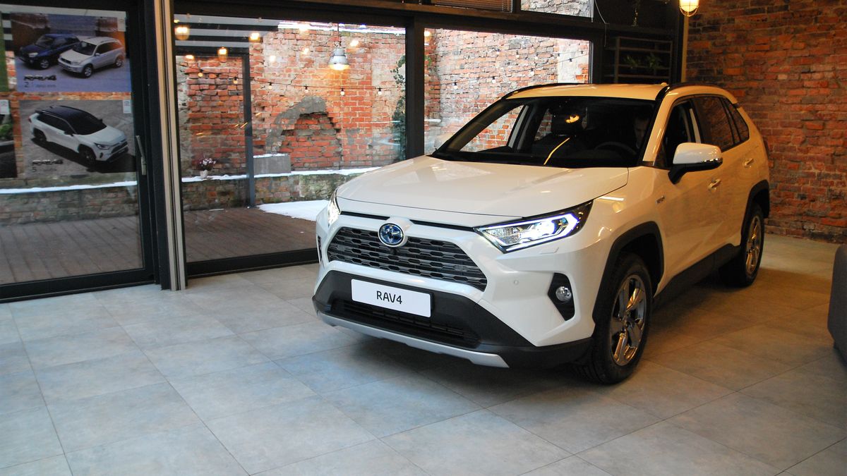 Stylistyka nowej RAV4 jest - jakby nie patrzeć - odważna.