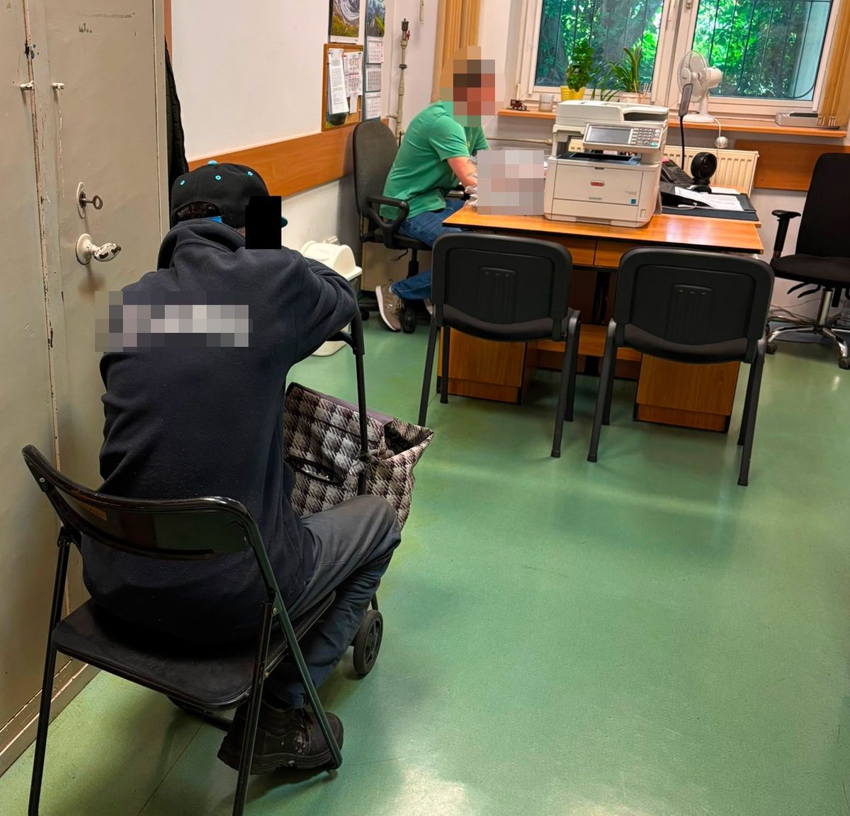 Podpalił stragan ze zniczami przy Powązkach. 53-latek usłyszał zarzuty i trafił pod policyjny dozór