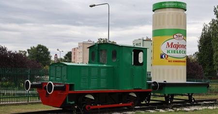 Pomnik majonezu w Kielcach. Gigantyczny słoik stanął koło dworca PKP