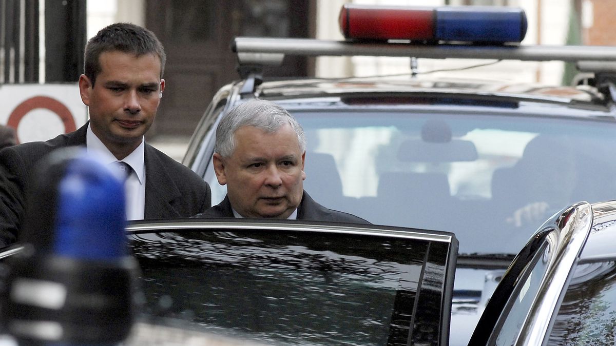 Jarosław Kaczyński z ochroniarzem