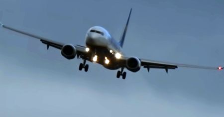 Popis pilotów podczas wichury. Lądowania mogą przerazić (WIDEO)