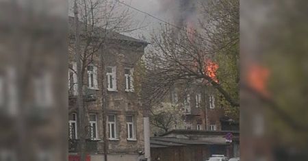 Pożar kamienicy przy ul. Lubartowskiej w Lublinie. Ewakuowano mieszkańców