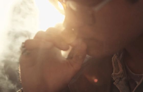 Palenie w spocie House naruszyło kodeks reklamowy (wideo)
