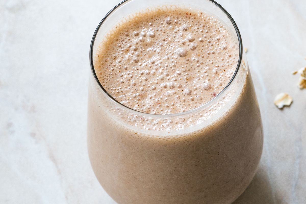 How kefir smoothies can naturally combat constipation