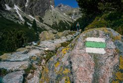 Większość turystów robi ten błąd. Co oznaczają kolory szlaków w górach?