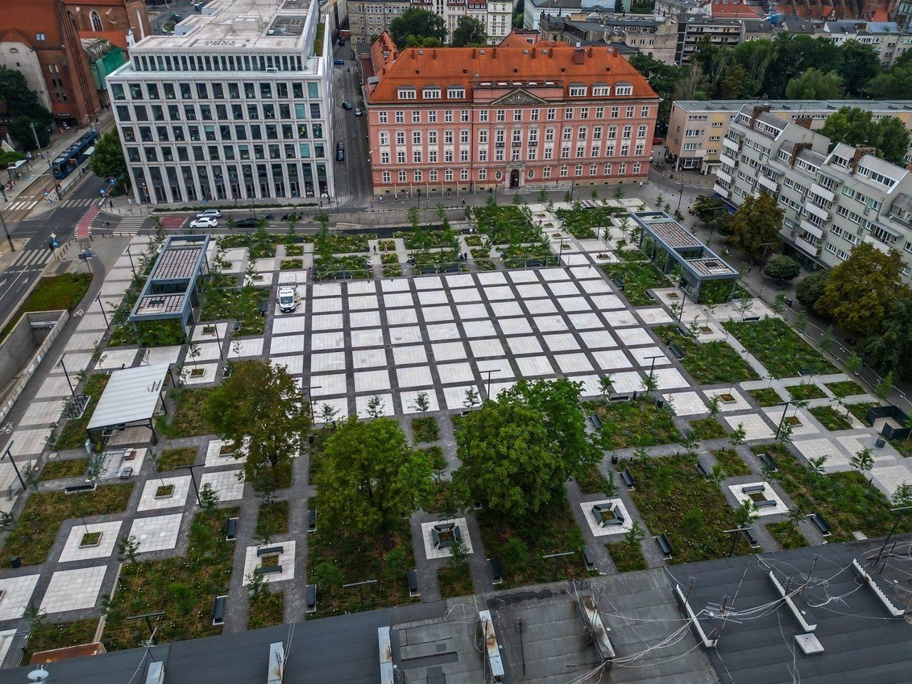 Wrocław: Zieleń, fontanna, a teraz jeszcze strefa gastronomiczna