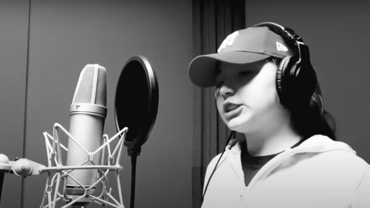 Mała raperka uderza w PiS