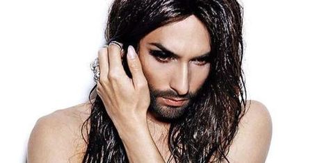 Odmieniona Conchita Wurst! Tym razem postawiła na róż