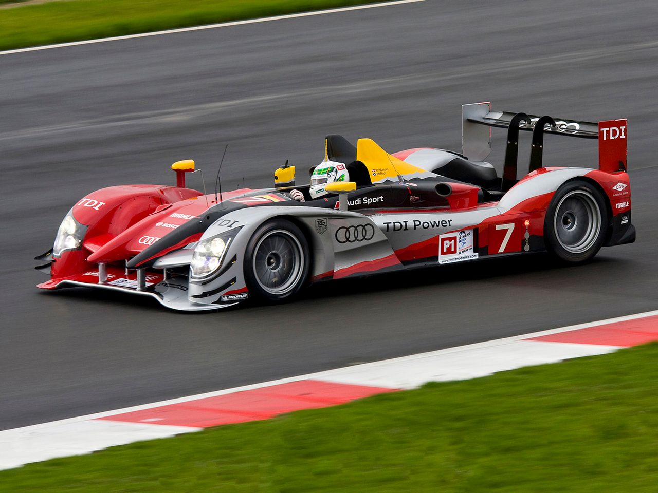 [h2]Audi R15 TDI w wersji na sezon 2010[/h2]