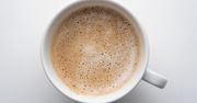 Dietetyk ostrzega przed taką kawą. Najgorszy wybór, a wielu Polaków pije tylko taką