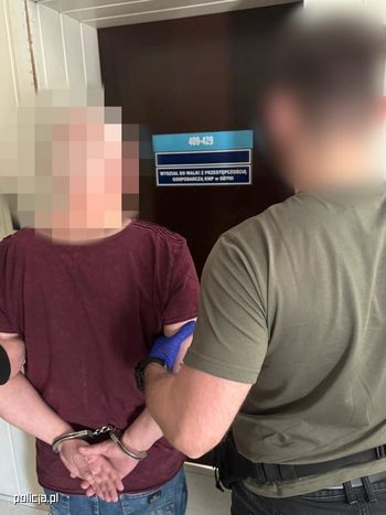 "Fałszywy lekarz" z Gdyni zatrzymany. Sprzedawał leki bez zezwoleń przez internet