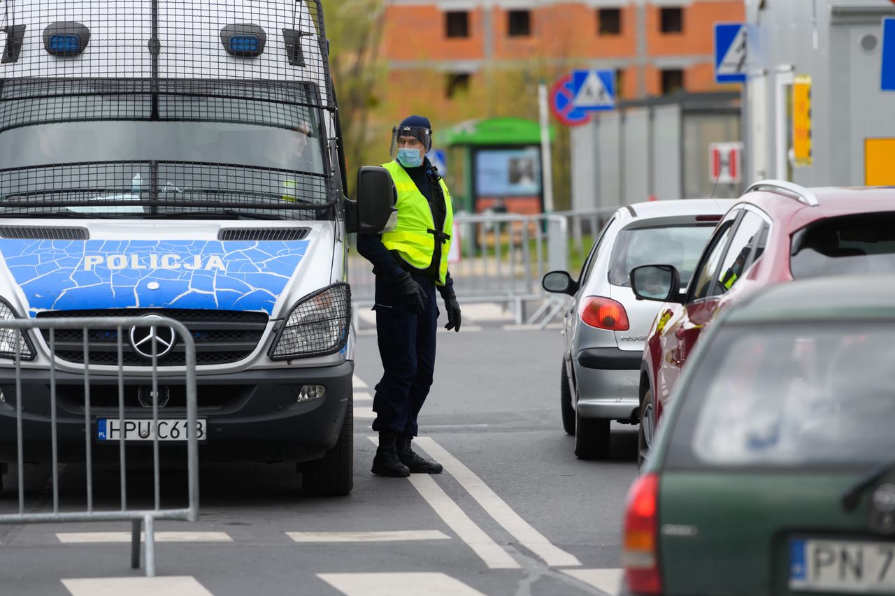 Mandat za brak maseczki. Kara może wynieść od 500 zł do 30 tys. zł