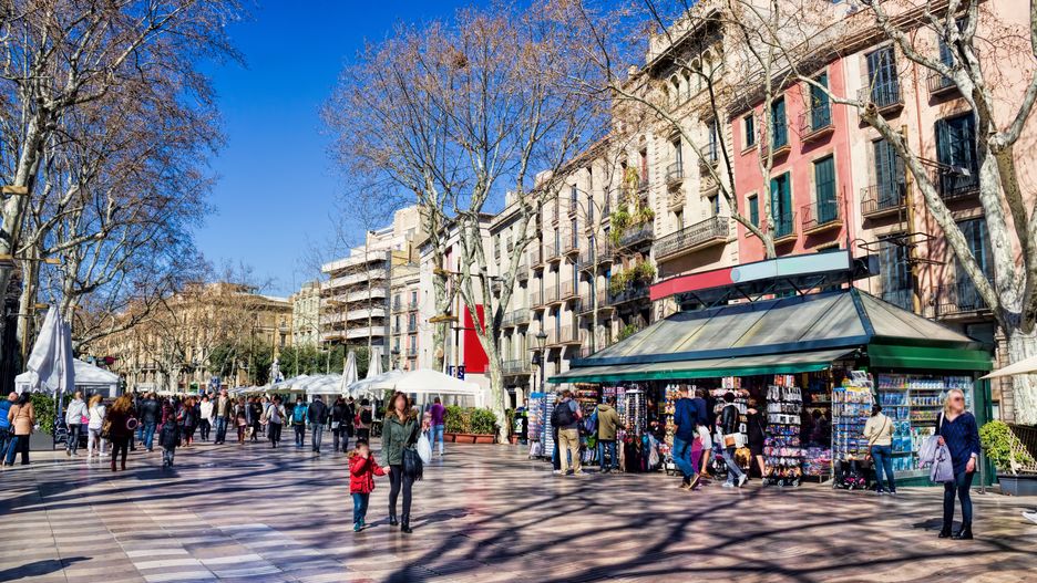 La Rambla - popularny deptak w Barcelonie - nazywany jest najbardziej złodziejską ulicą na świecie