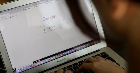 Oszuści straszą internautów. Twierdzą, że nagrali ich, jak oglądają filmy pornograficzne