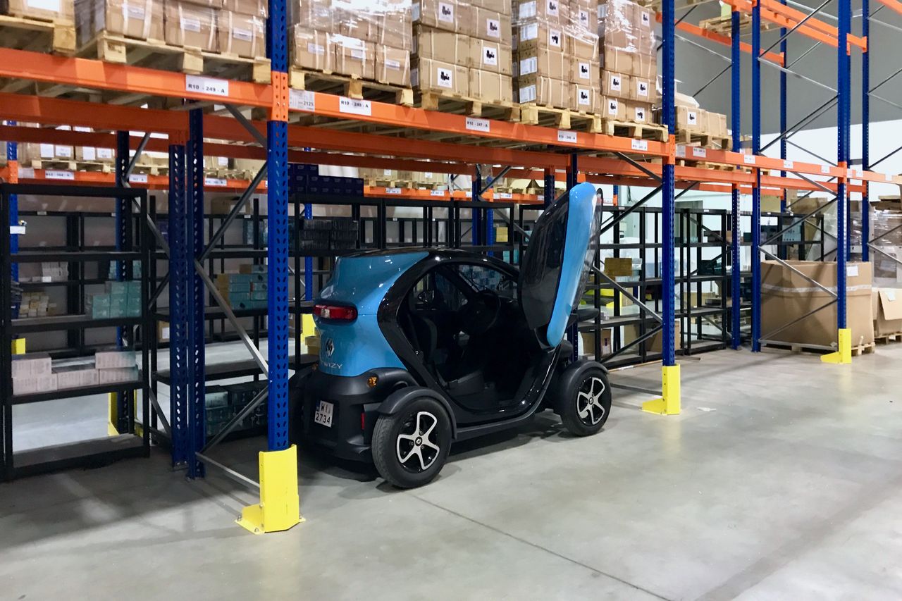 Renault Twizy: samochód, którym można wjechać do magazynu